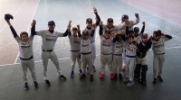 squadra under 12 winter esulta sotto la tribuna IMG_1847 900x500