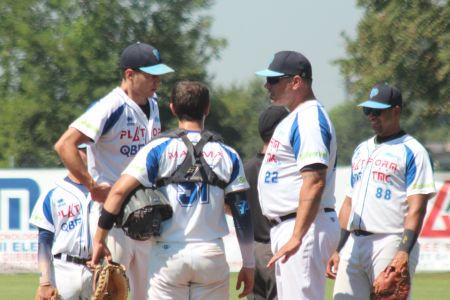 Burani Niccolò, Gastaldi Marco (di spalle), Giovanardi Andrea e Baez Joel (visita e cambio sul monte)